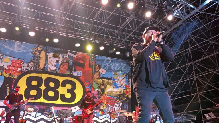 ROMA CANTA GLI 883