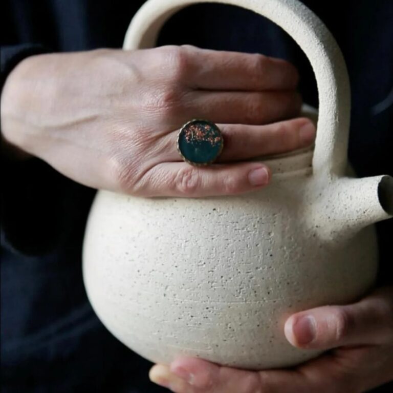 LEGAMI. Tra ceramiche e gioielli floreali